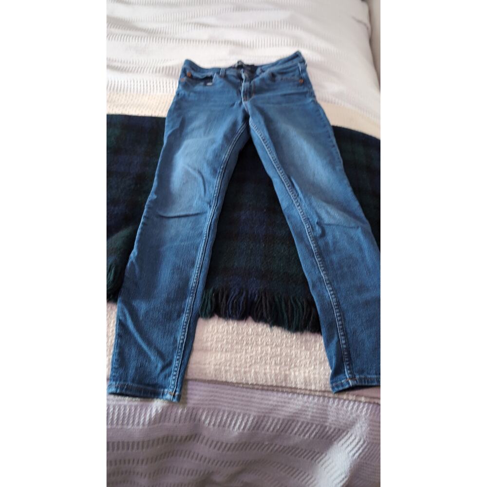 BOGO Items $8 & Under In My Closet: Gap size 4,  27 inseam skinny jeans